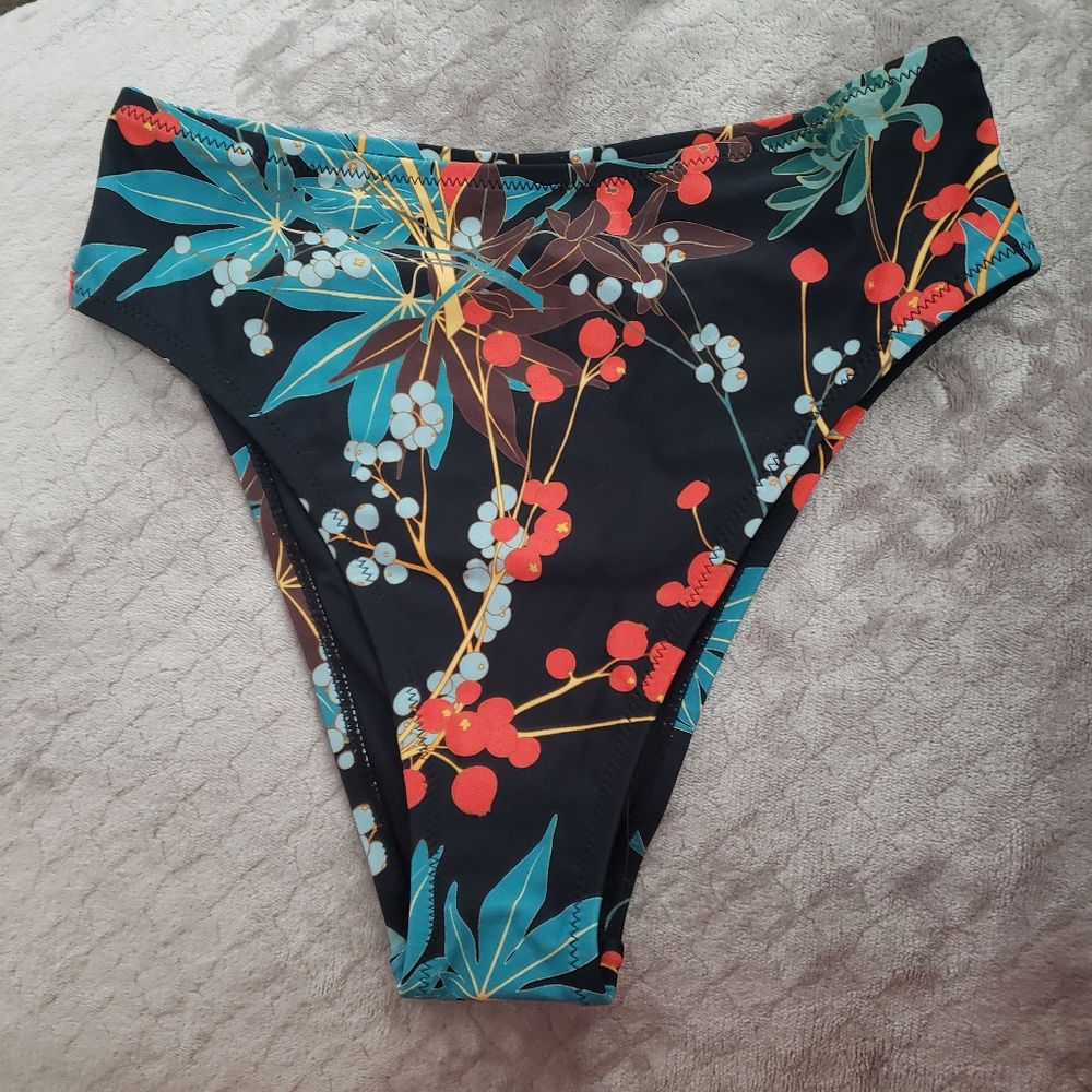 Relleciga Bikini Swim Bottoms Size Small NWT